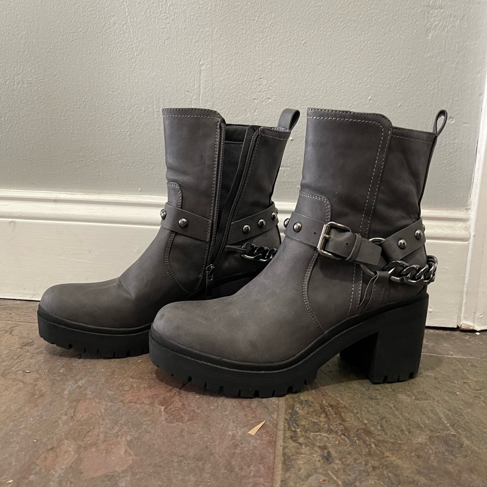 Nine West Gray Boot